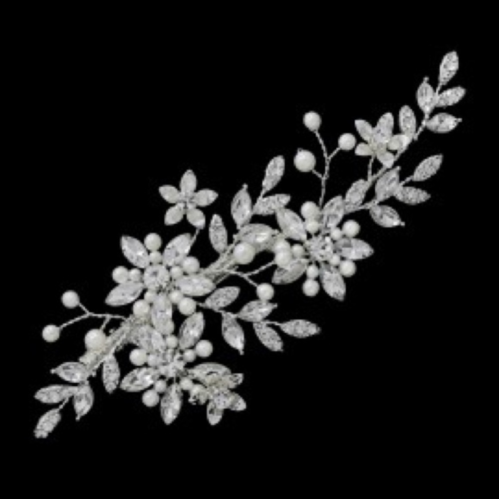 Elegant Silver Floral Hair Accessory